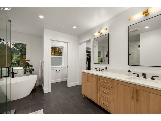 4725 UPPER Dr, Lake Oswego, OR 97035
