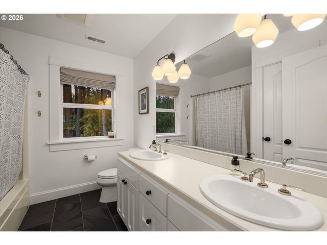 4725 UPPER Dr, Lake Oswego, OR 97035