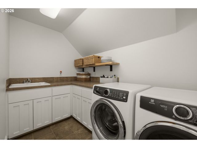 4725 UPPER Dr, Lake Oswego, OR 97035