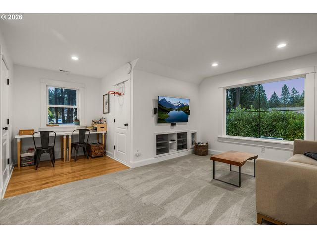 4725 UPPER Dr, Lake Oswego, OR 97035