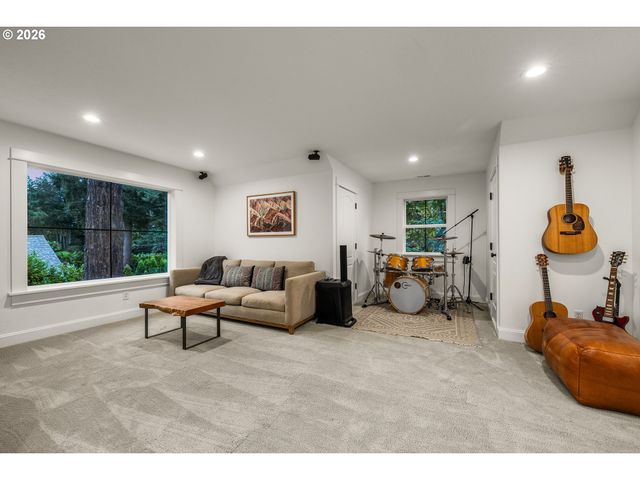 4725 UPPER Dr, Lake Oswego, OR 97035