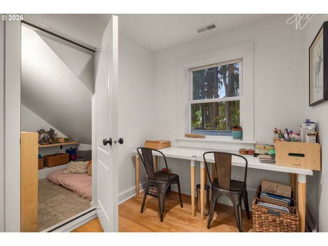 4725 UPPER Dr, Lake Oswego, OR 97035