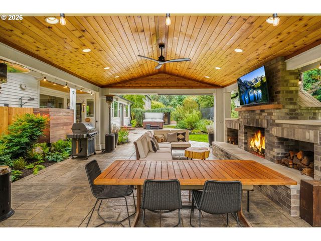 4725 UPPER Dr, Lake Oswego, OR 97035