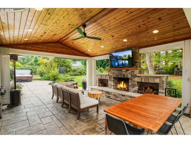 4725 UPPER Dr, Lake Oswego, OR 97035
