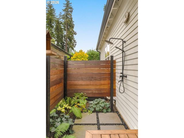 4725 UPPER Dr, Lake Oswego, OR 97035