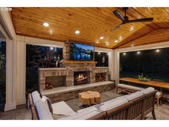 4725 UPPER Dr, Lake Oswego, OR 97035