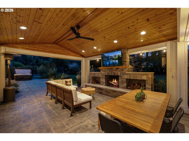 4725 UPPER Dr, Lake Oswego, OR 97035
