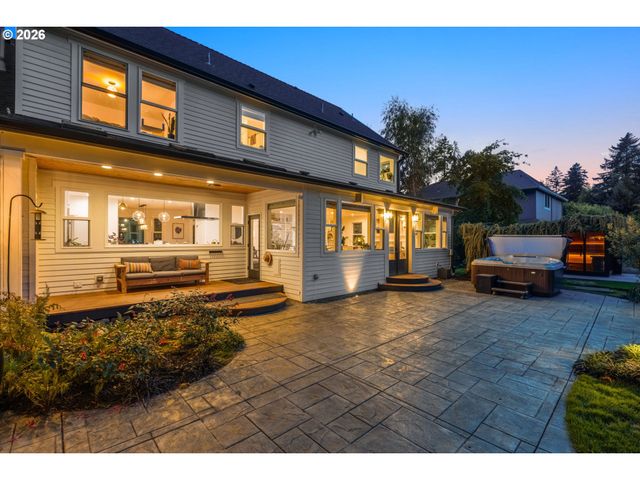 4725 UPPER Dr, Lake Oswego, OR 97035
