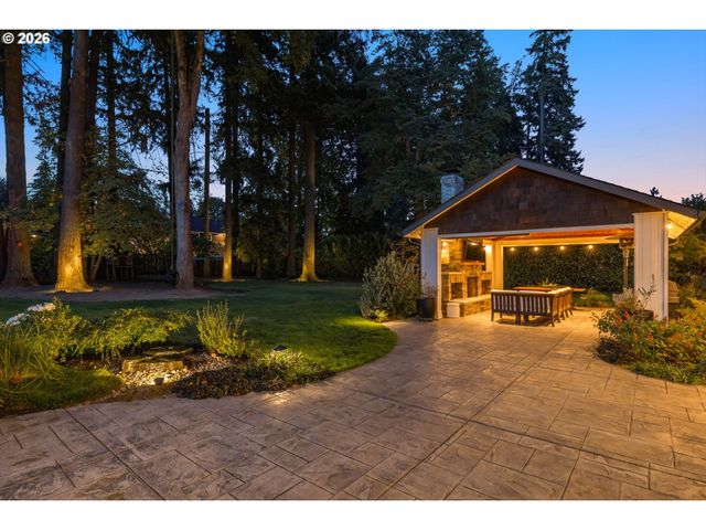 4725 UPPER Dr, Lake Oswego, OR 97035