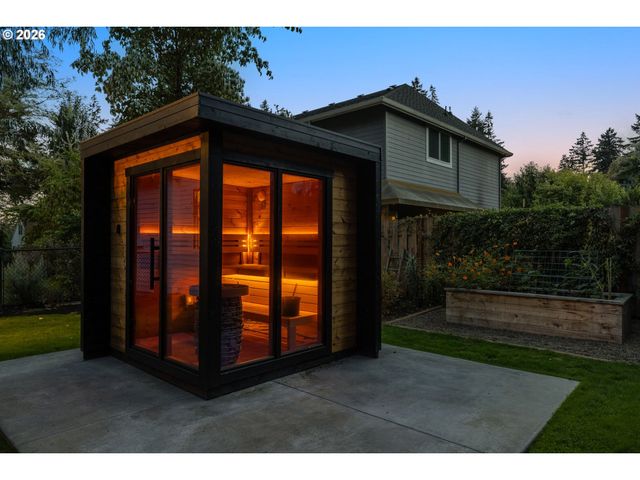 4725 UPPER Dr, Lake Oswego, OR 97035