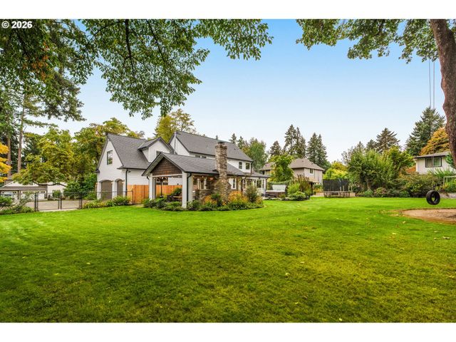 4725 UPPER Dr, Lake Oswego, OR 97035