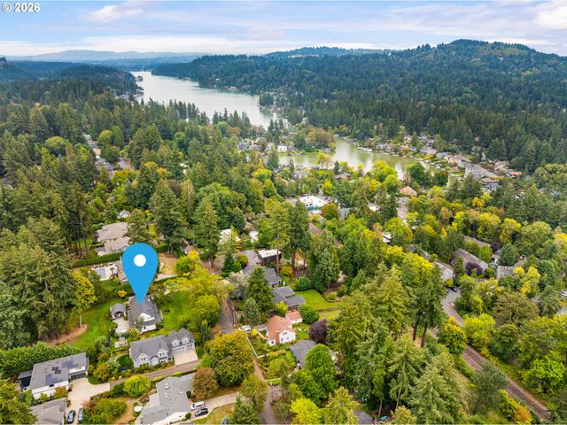 4725 UPPER Dr, Lake Oswego, OR 97035