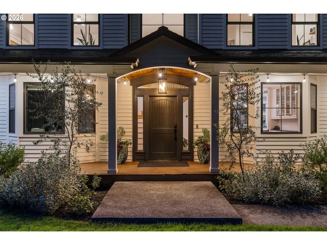 4725 UPPER Dr, Lake Oswego, OR 97035