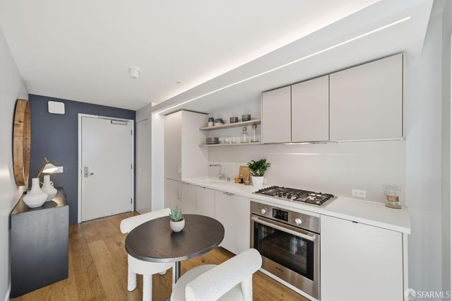 400 Grove Street 205, San Francisco, CA 94102