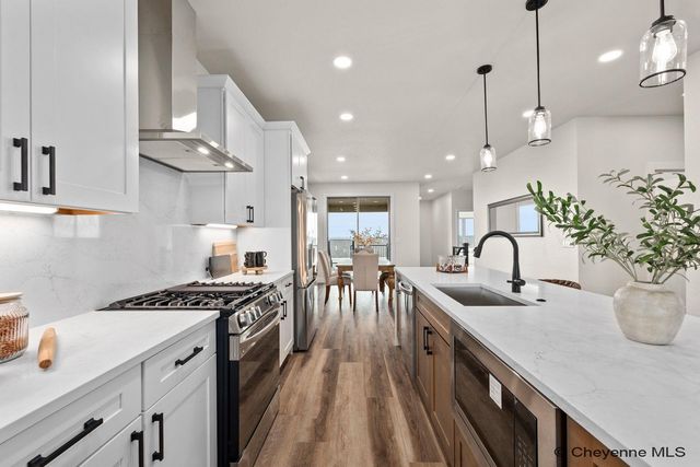 4081 SADDLEBACK LN, Cheyenne, WY 82009