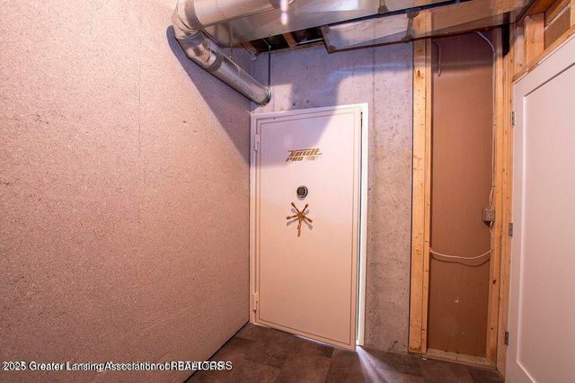 9285 Guinea Road, Grand Ledge, MI 48837