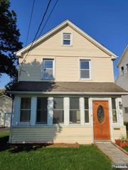 282 N Prospect Avenue, Bergenfield, NJ 07621