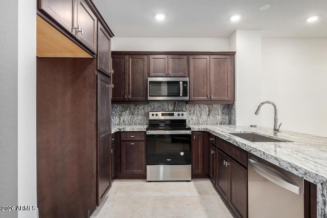 2121 W Sonoran Desert Drive Apt 5, Phoenix, AZ 85085