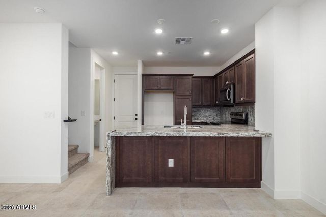 2121 W Sonoran Desert Drive Apt 5, Phoenix, AZ 85085