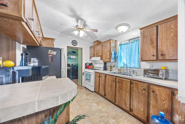 1301 Taft Highway 166, Bakersfield, CA 93307