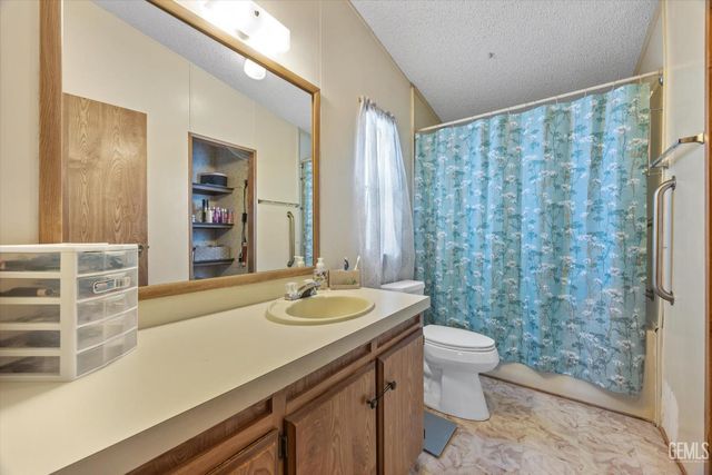 1301 Taft Highway 166, Bakersfield, CA 93307