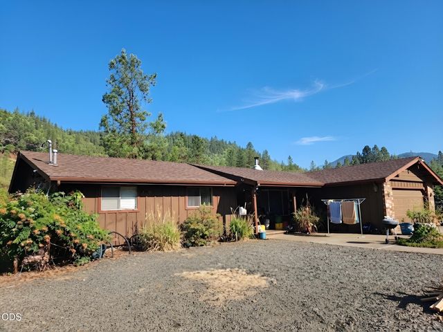 1760 Placer Road, Wolf Creek, OR 97497