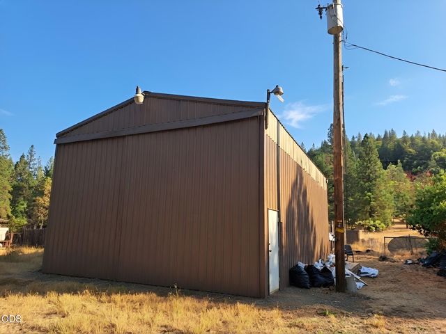 1760 Placer Road, Wolf Creek, OR 97497