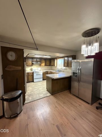 1760 Placer Road, Wolf Creek, OR 97497
