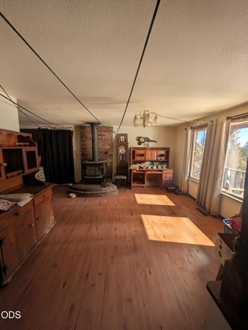 1760 Placer Road, Wolf Creek, OR 97497