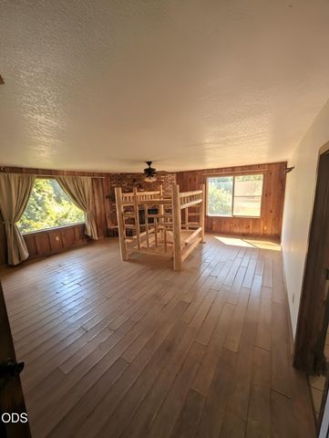 1760 Placer Road, Wolf Creek, OR 97497