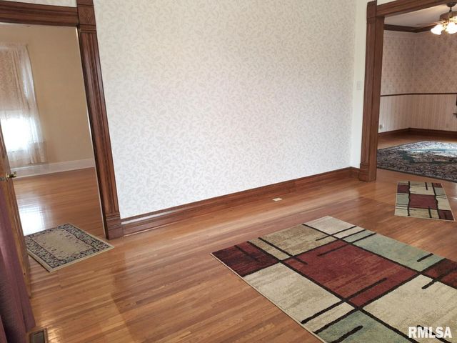 471 N 7TH Avenue, Canton, IL 61520