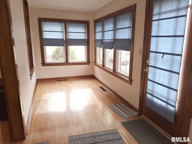 471 N 7TH Avenue, Canton, IL 61520