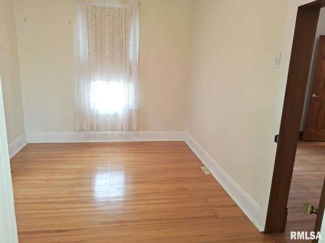 471 N 7TH Avenue, Canton, IL 61520