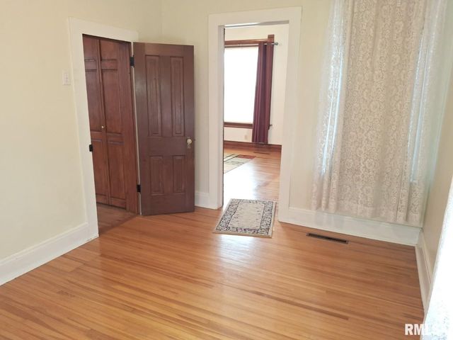 471 N 7TH Avenue, Canton, IL 61520