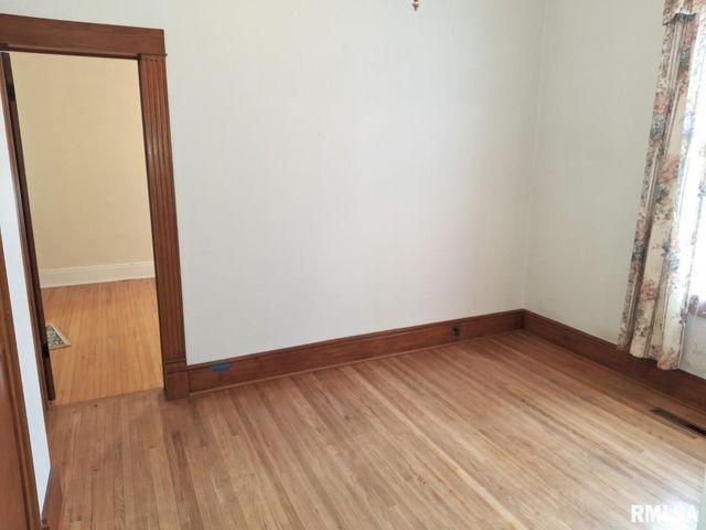 471 N 7TH Avenue, Canton, IL 61520