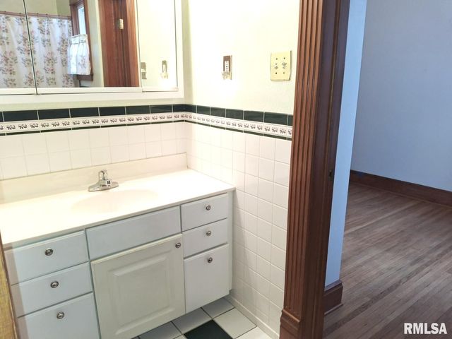 471 N 7TH Avenue, Canton, IL 61520