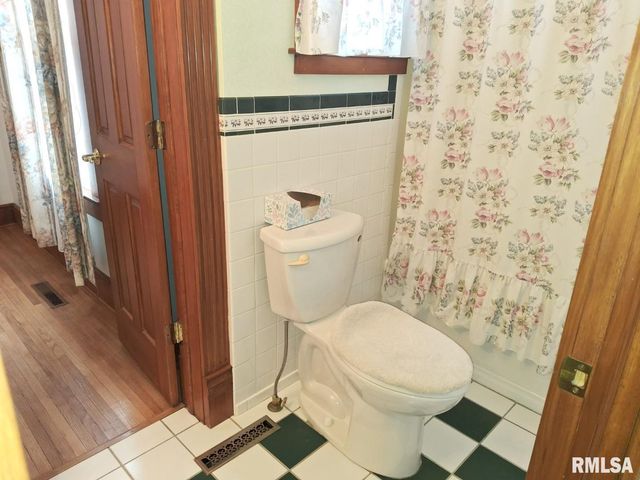 471 N 7TH Avenue, Canton, IL 61520