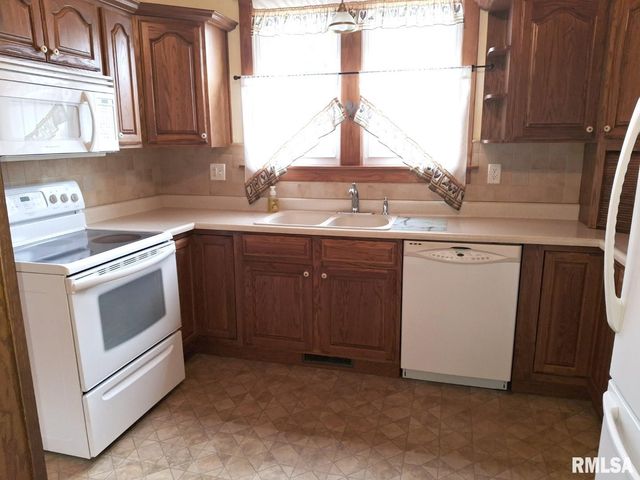 471 N 7TH Avenue, Canton, IL 61520