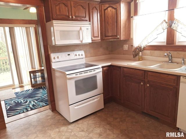 471 N 7TH Avenue, Canton, IL 61520