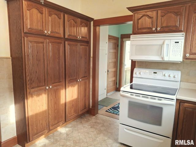 471 N 7TH Avenue, Canton, IL 61520