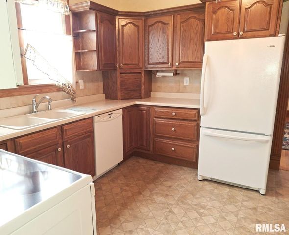 471 N 7TH Avenue, Canton, IL 61520