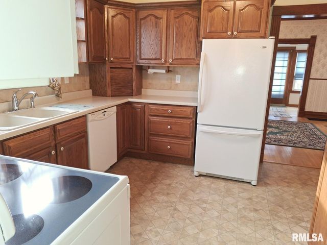 471 N 7TH Avenue, Canton, IL 61520