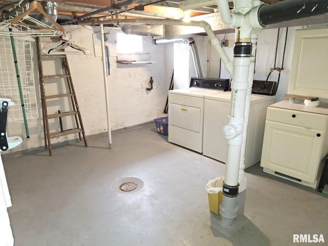 471 N 7TH Avenue, Canton, IL 61520