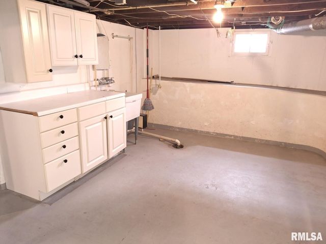 471 N 7TH Avenue, Canton, IL 61520