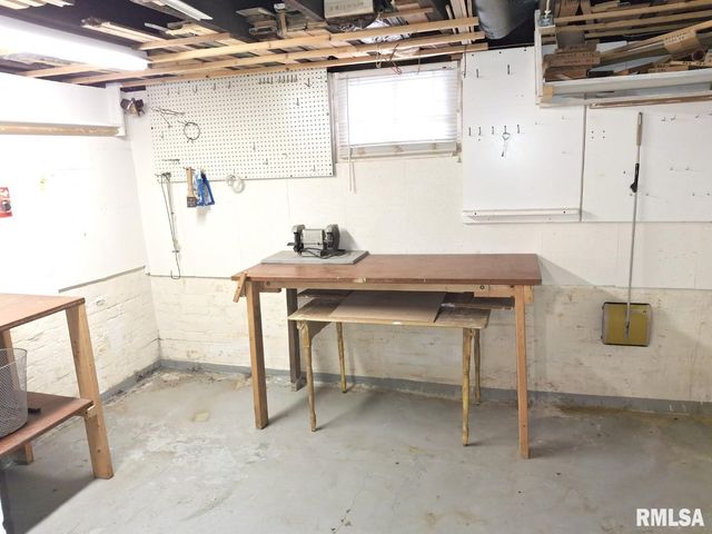 471 N 7TH Avenue, Canton, IL 61520