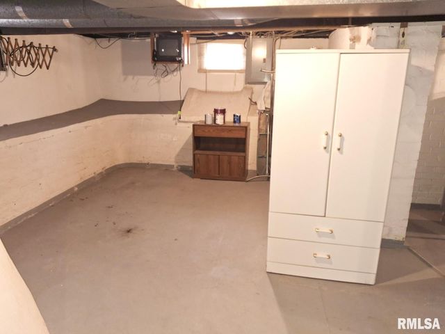 471 N 7TH Avenue, Canton, IL 61520