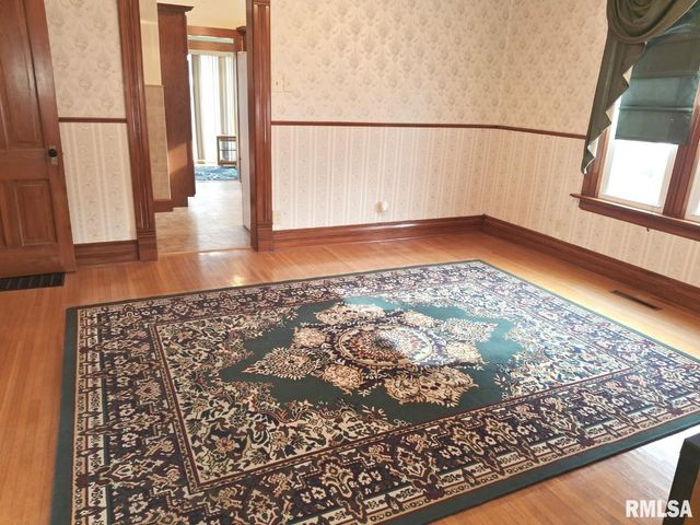 471 N 7TH Avenue, Canton, IL 61520