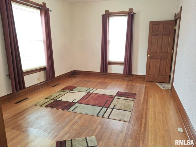 471 N 7TH Avenue, Canton, IL 61520