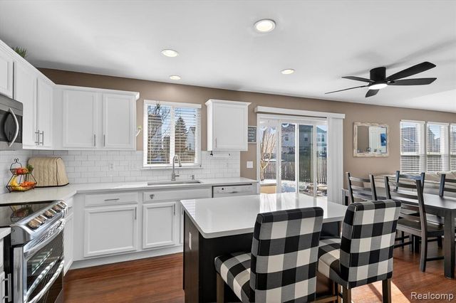 7526 Carlton Drive, Ypsilanti, MI 48197