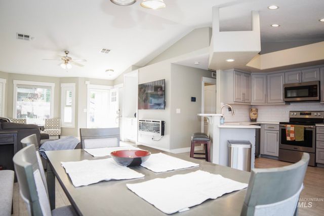4512 S Wildbrook Ave, Boise, ID 83709